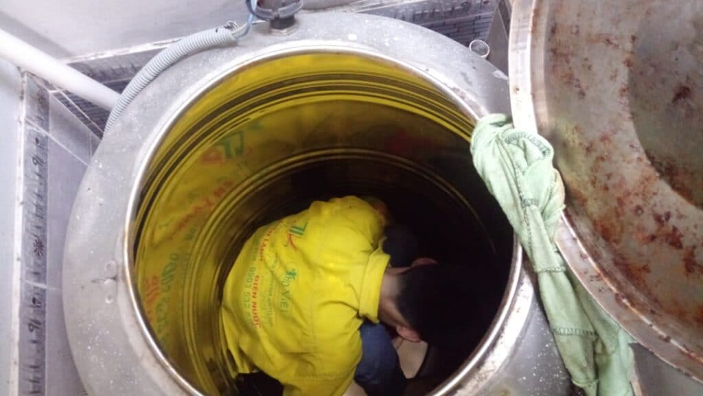 vệ sinh bồn nước inox giá rẻ chuyên nghiệp tại Tp Hồ Chí Minh