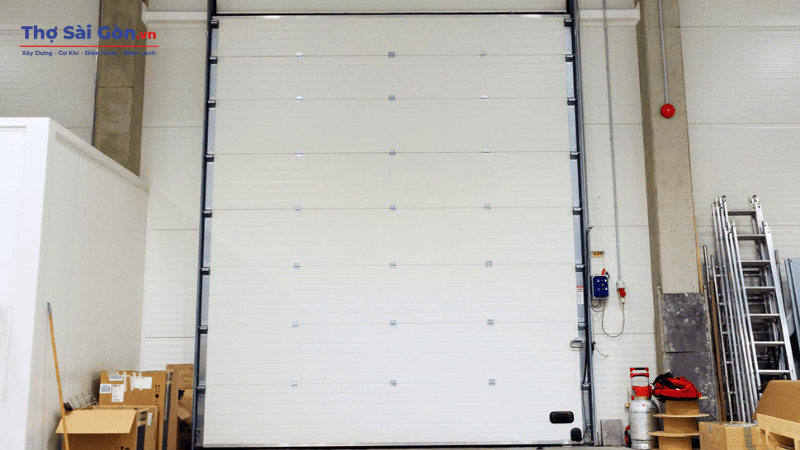 Hướng dẫn cách sửa cửa cuốn không kéo lên được 3 Đối với cửa cuốn tự động