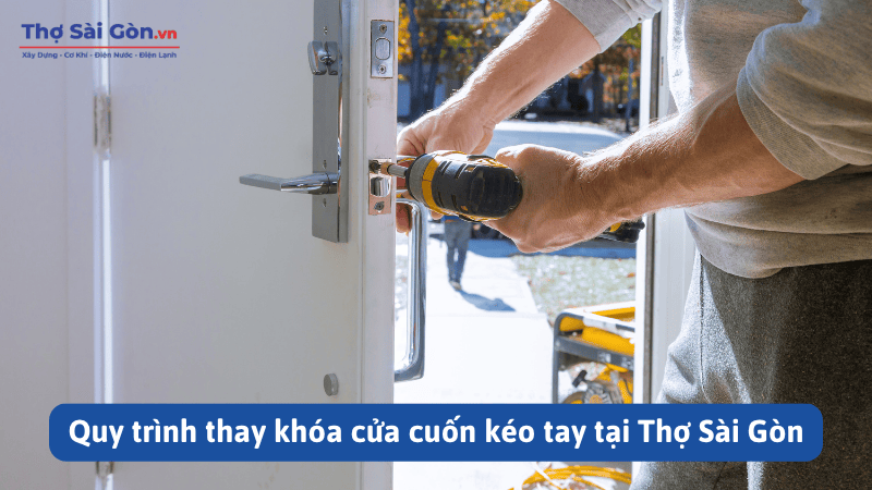 Quy trình thay khóa cửa cuốn kéo tay tại Thợ Sài Gòn