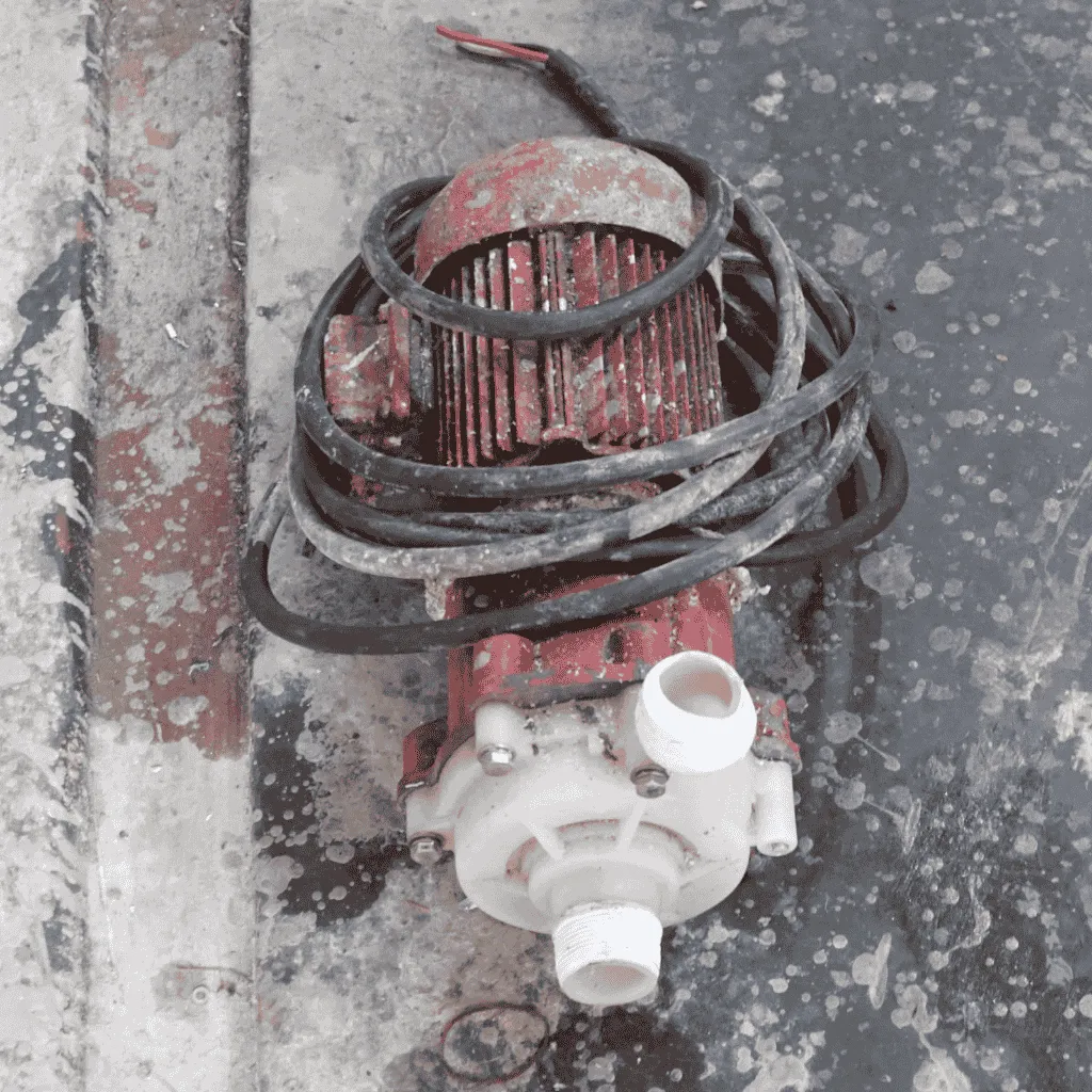 Thợ sửa máy bơm nước 6 Thợ sửa máy bơm nước 3